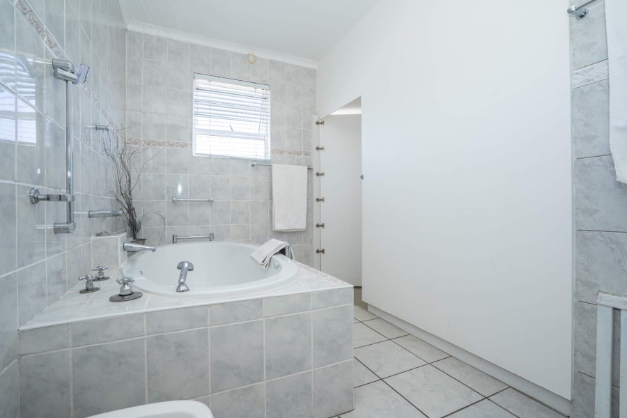 8 Bedroom Property for Sale in Country Club Western Cape